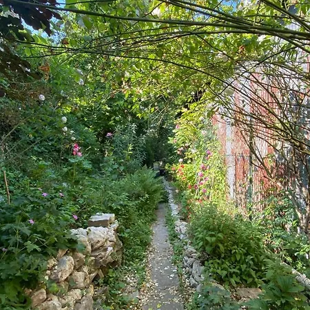 La Passerelle De * Crecy-la-Chapelle